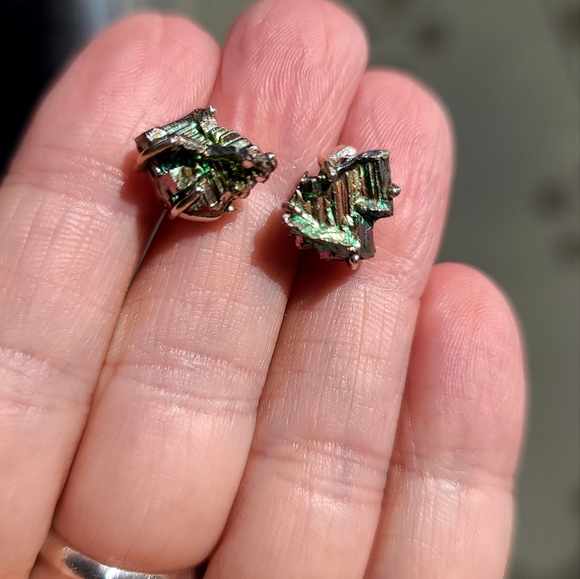 Bismuth NATURAL sterling stud earrings - Picture 7 of 10